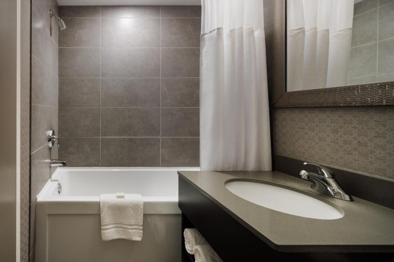 Pomeroy Hotel & Conference Centre Grande Prairie Ngoại thất bức ảnh